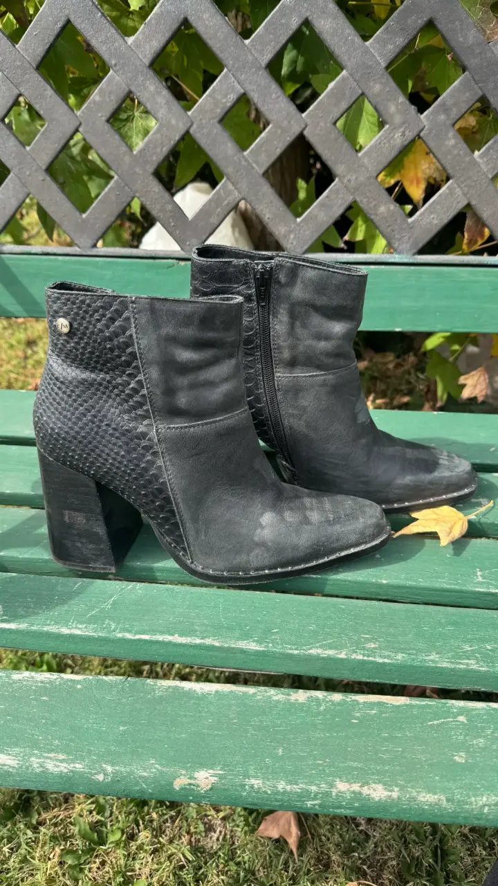 Botines negros de cuero - 1