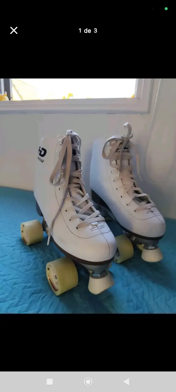 Patines de cuatro ruedas blancos - 1