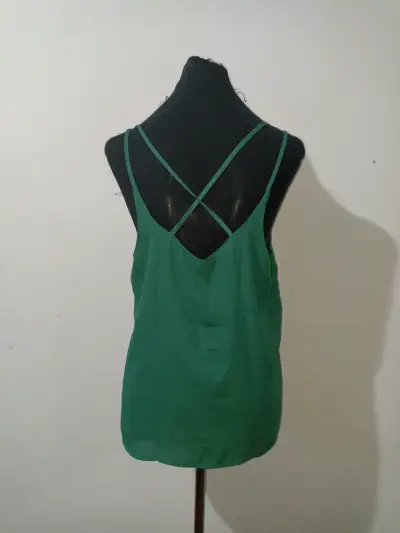 Polera verde sin mangas - miniatura 2