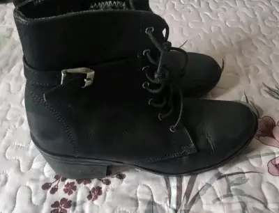 Botines negras con cordones talla 38 - miniatura 2