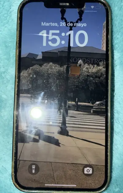 iPhone 12 max con pantalla rota - miniatura 1