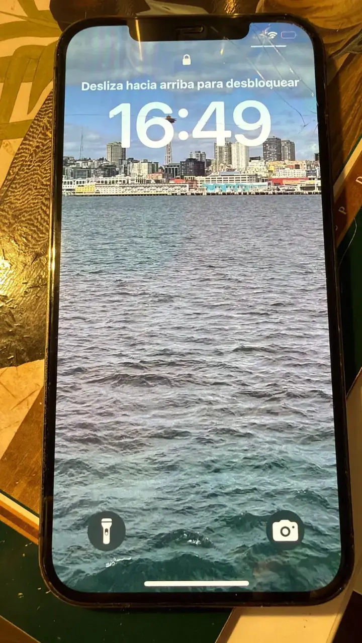 iPhone 12 max con pantalla rota - 3