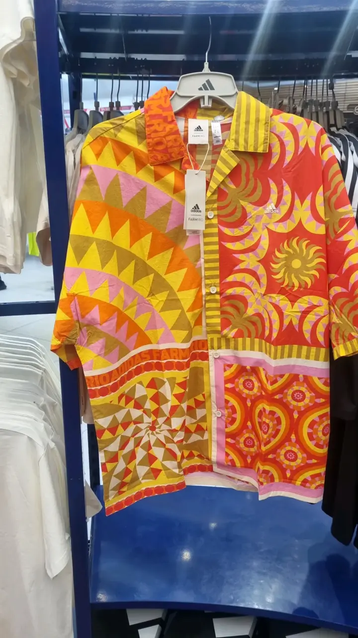 Camisa Adidas estampado geométrico
