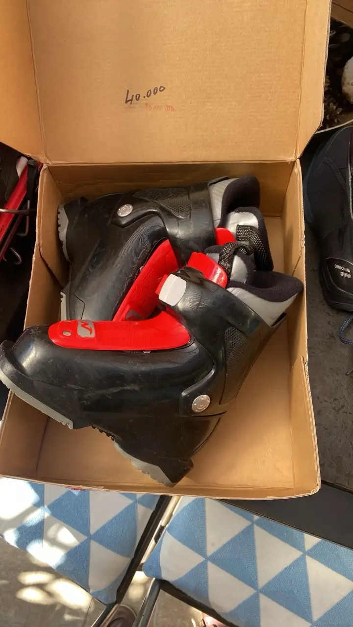 Botas de esquí negras y rojas - 1