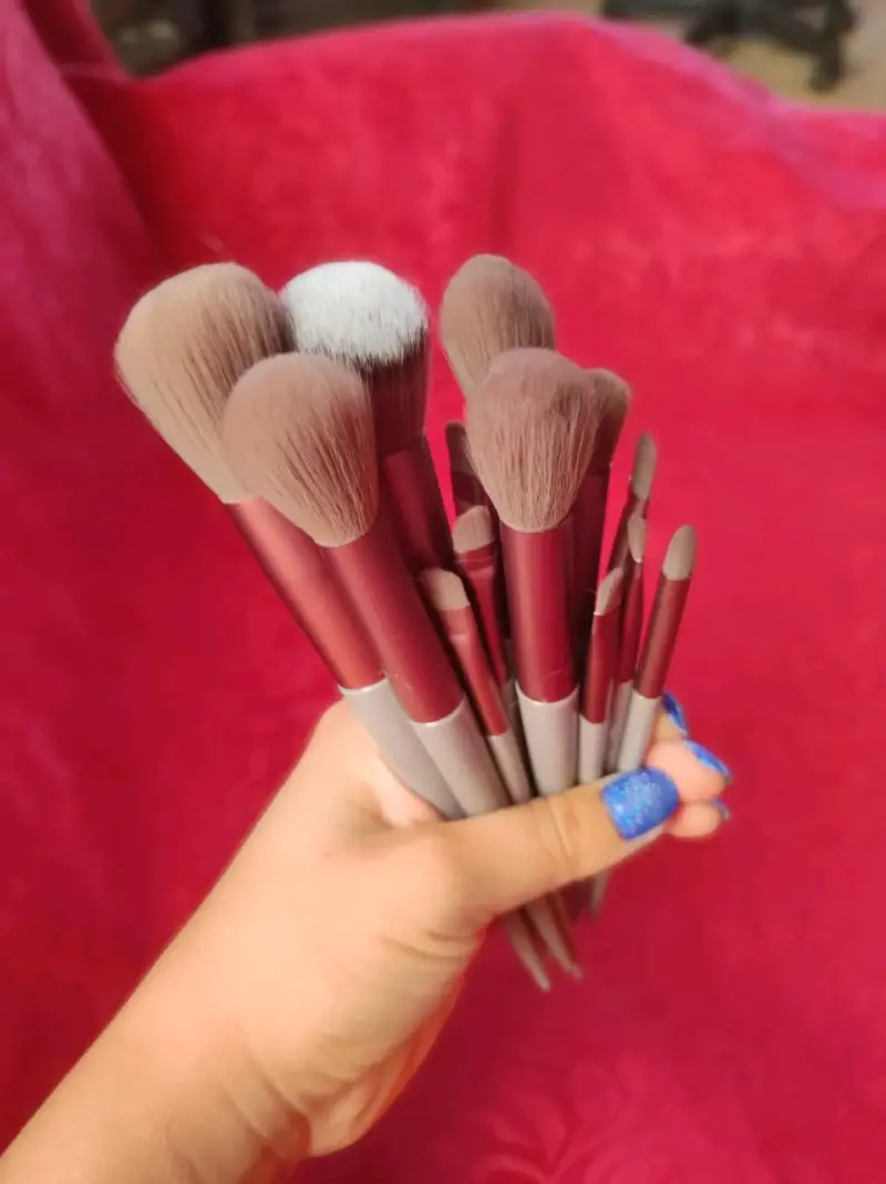 Set de brochas y bolso tote - 1