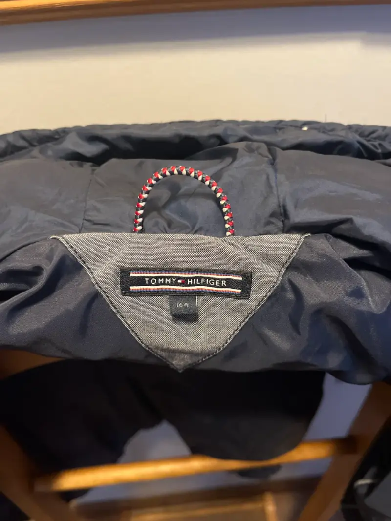 Chaqueta de niña acolchada azul con capucha - 4