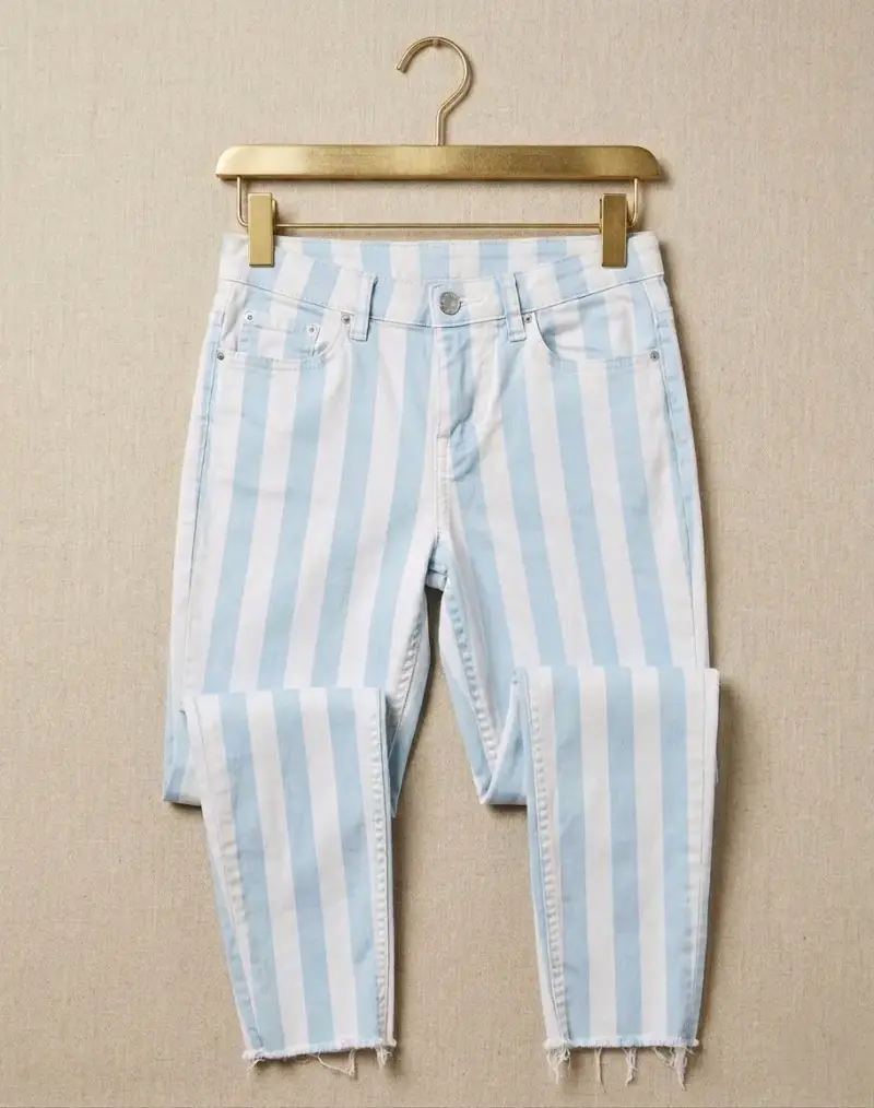 Jeans rayados celeste y blanco - 1