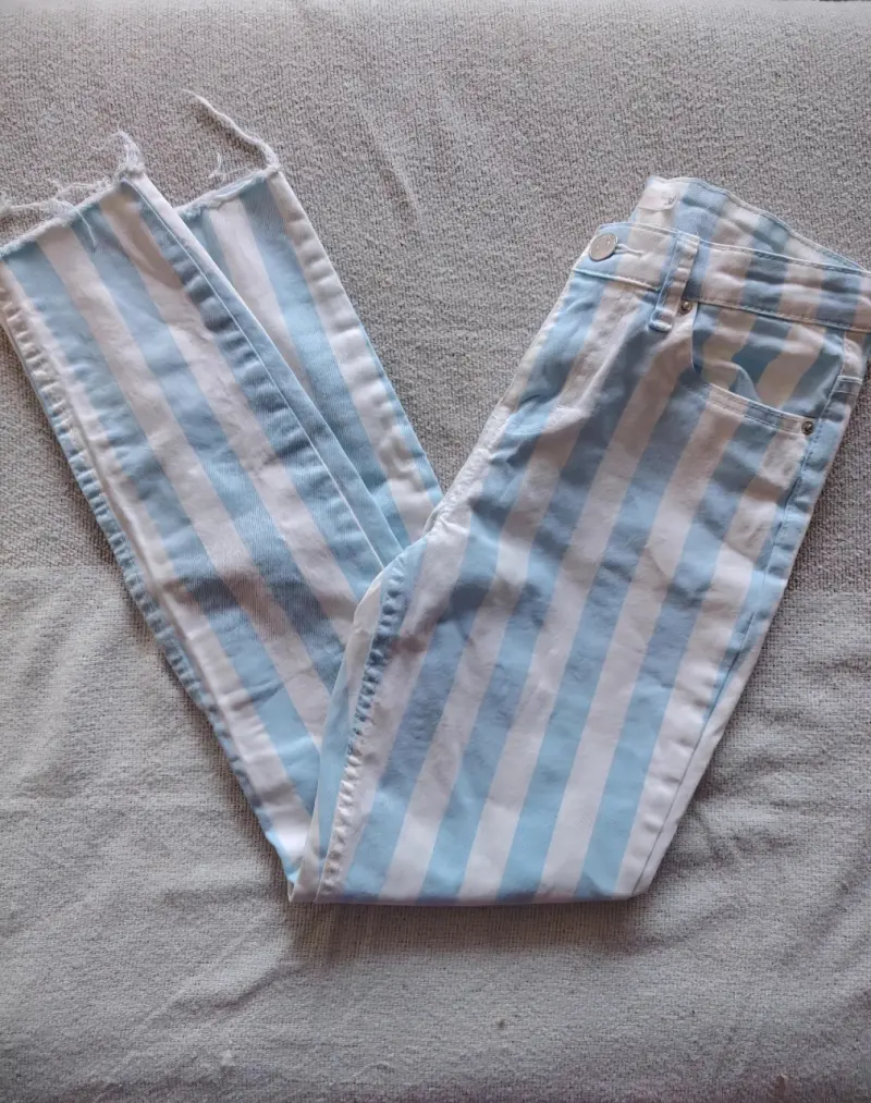 Jeans rayados celeste y blanco - 2