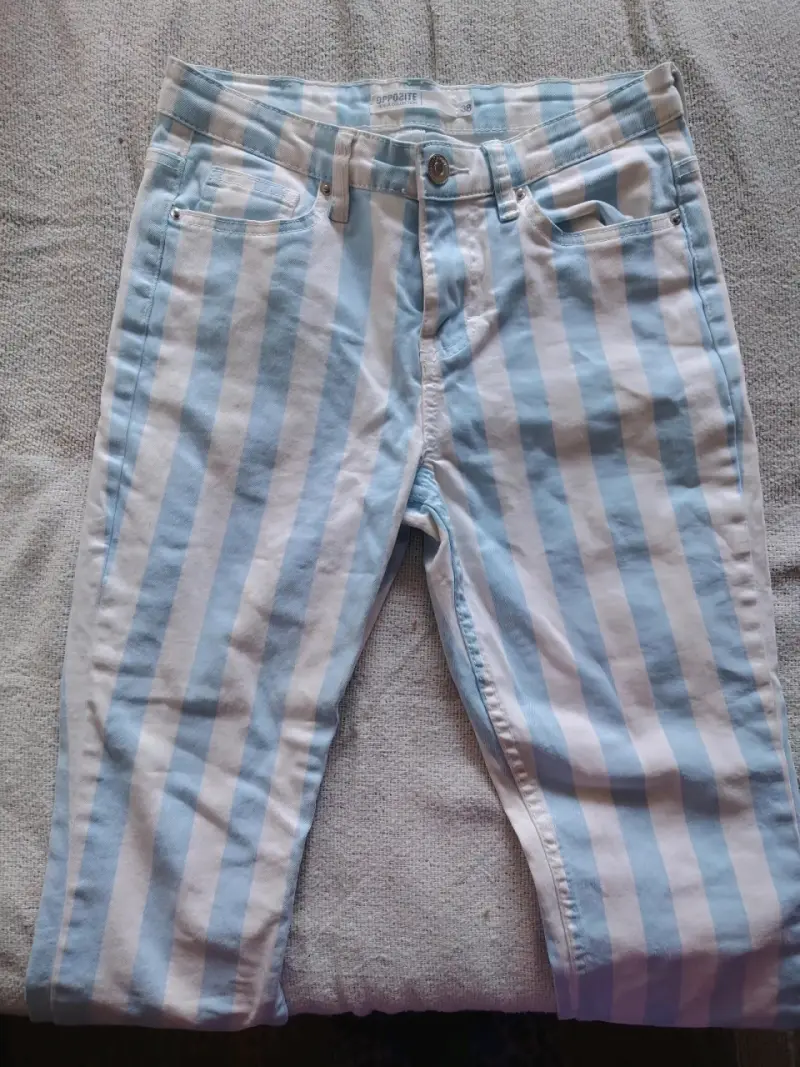 Jeans rayados celeste y blanco - 3