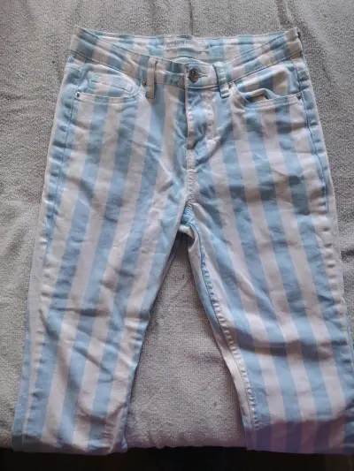 Jeans rayados celeste y blanco - miniatura 3