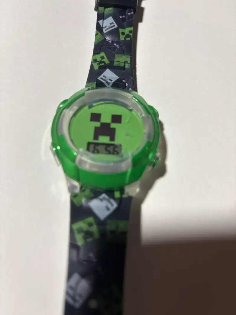 Reloj digital temático verde - 1