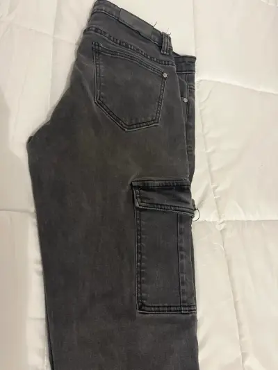 Jeans oscuros con bolsillos - miniatura 3