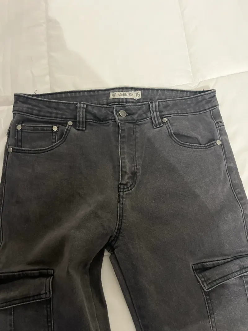 Jeans oscuros con bolsillos - 4