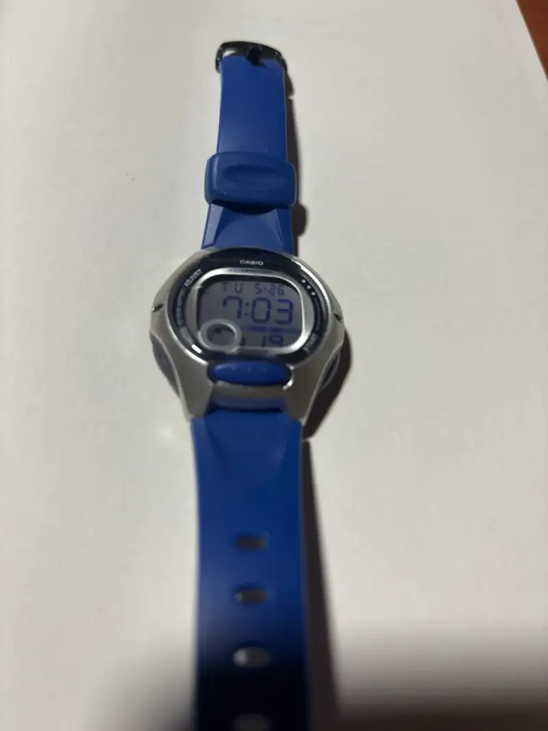 Reloj digital deportivo azul - 1