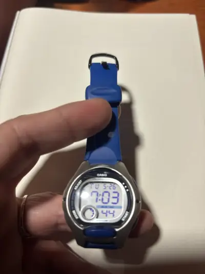 Reloj digital deportivo azul - miniatura 3