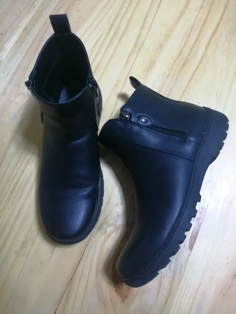 Botines negros con cierre lateral