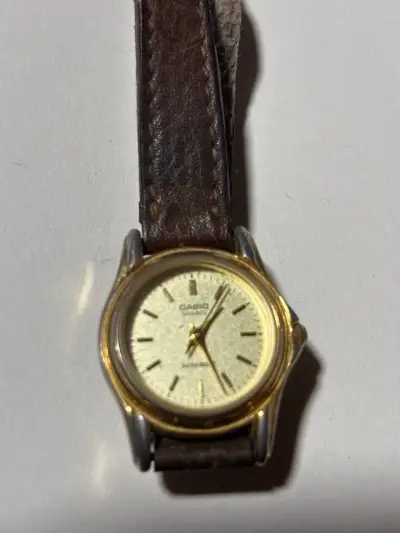 Reloj de pulsera clásico dorado Casio - miniatura 2