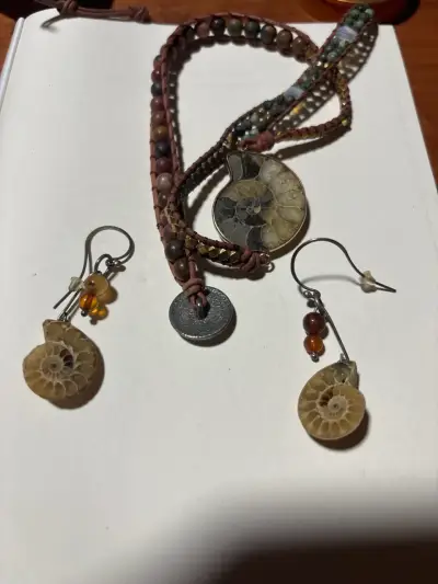 Juego de joyas con fósil - miniatura 1