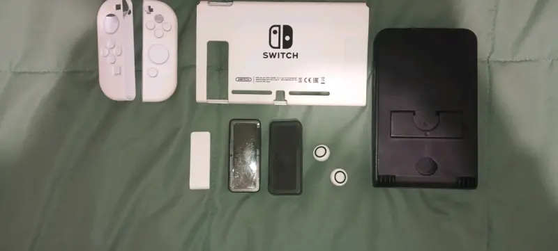 Nintendo Switch con accesorios y joystick - 2