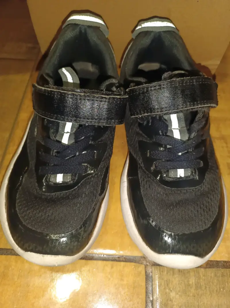 Zapatillas negras con velcro - 2