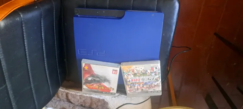 Consola PS3 azul con juegos - 1