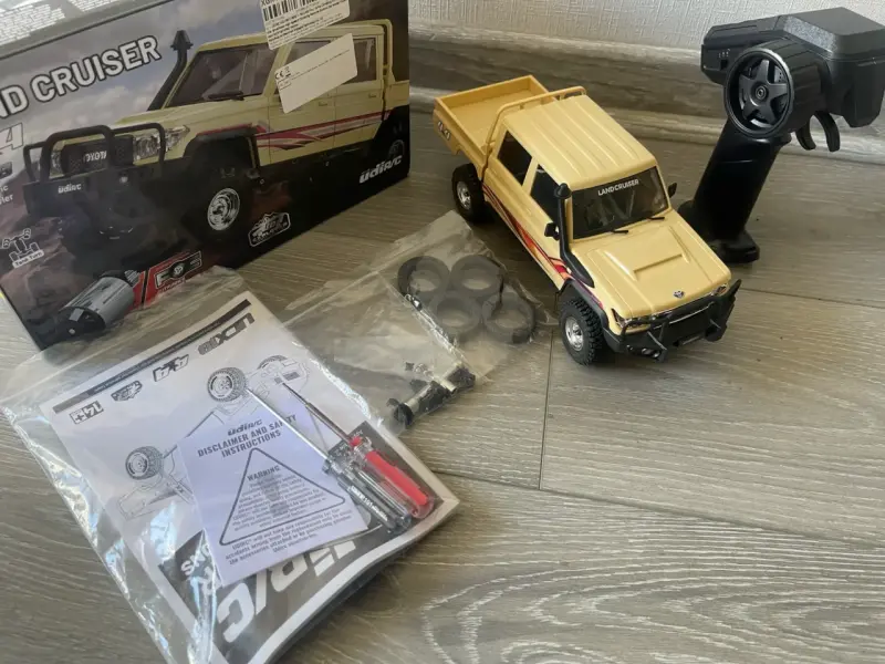 Camioneta RC TOYOTA Land Cruiser 4x4 - 1