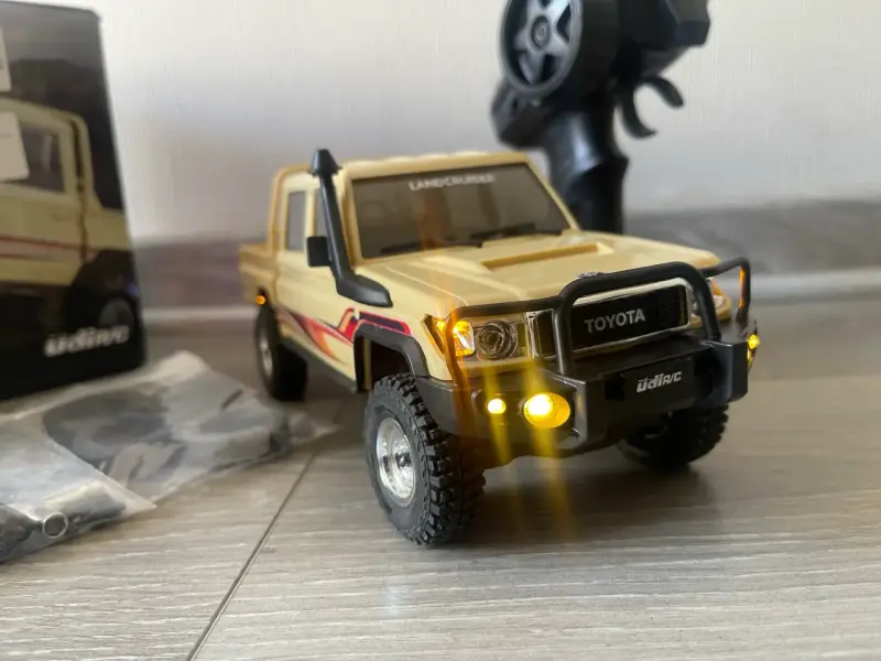 Camioneta RC TOYOTA Land Cruiser 4x4 - 3