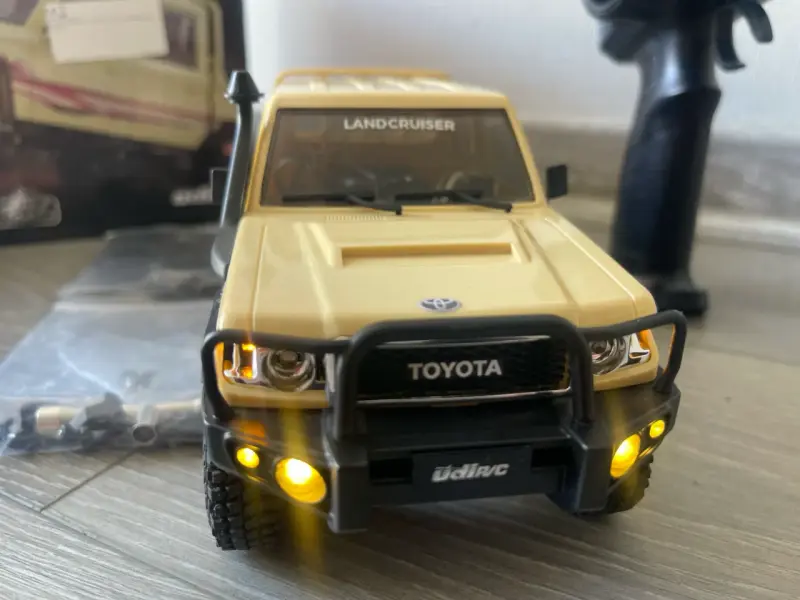Camioneta RC TOYOTA Land Cruiser 4x4 - 4