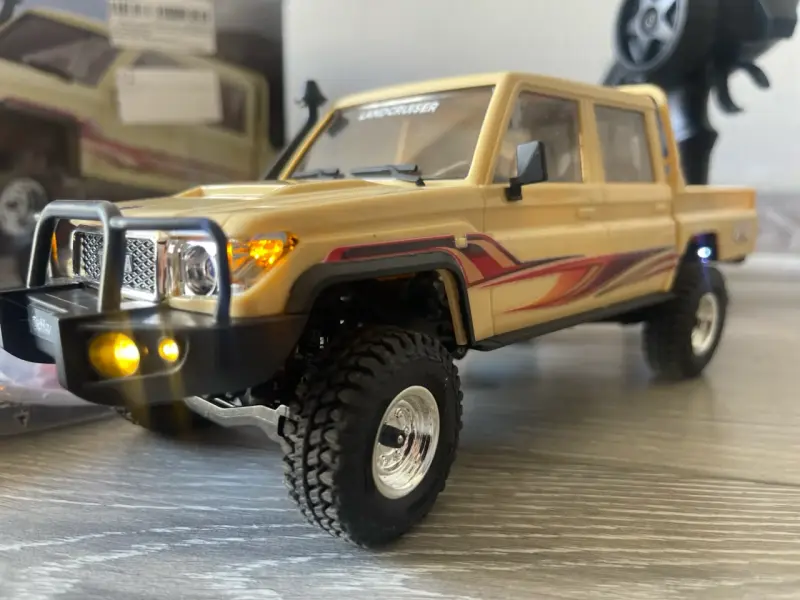 Camioneta RC TOYOTA Land Cruiser 4x4 - 6