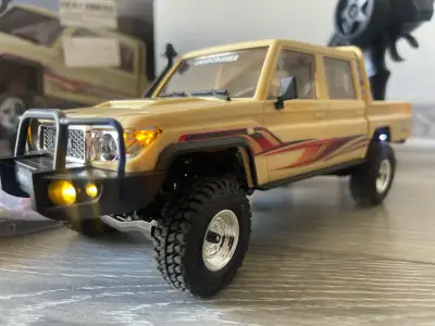 Camioneta RC TOYOTA  Land Cruiser 4x4 - miniatura 6