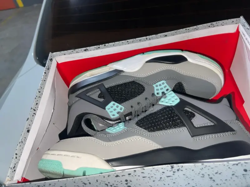 Zapatillas JORDAN Retro4,  grises/ menta - 2