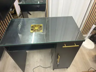 Mesa manicure con extractor y vidrio templado - miniatura 1