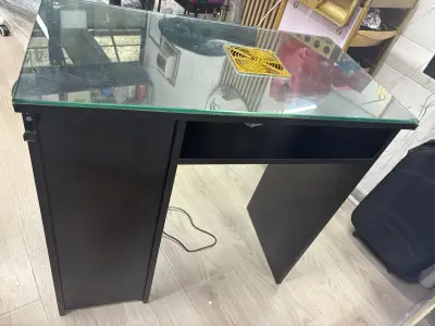 Mesa manicure con extractor y vidrio templado - miniatura 2