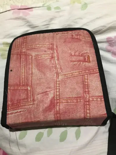Estuche con diseño de mezclilla de discos - miniatura 1