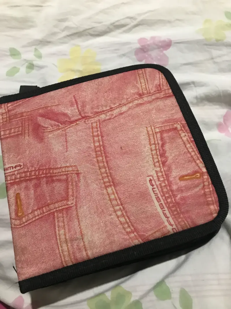 Estuche con diseño de mezclilla de discos - 2