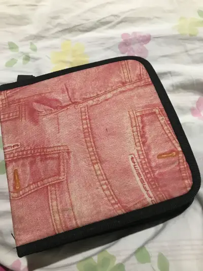 Estuche con diseño de mezclilla de discos - miniatura 2