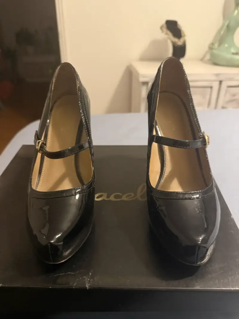 Zapatos de charol negro elegantes - 1