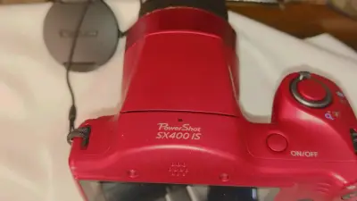 Cámara Canon roja con cargador - miniatura 5