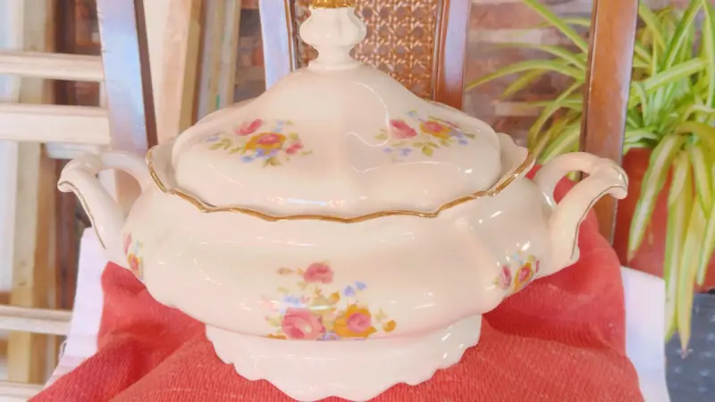 Sopera de porcelana floreada - 1