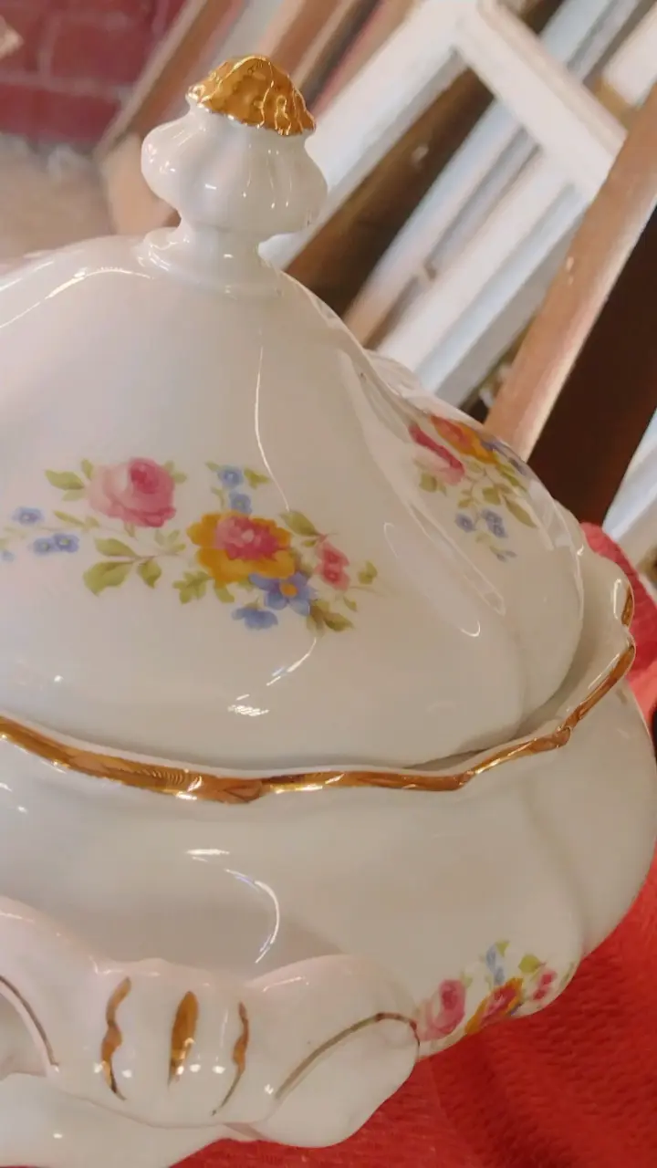 Sopera de porcelana floreada - 4