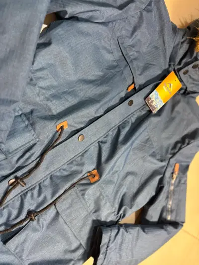Parka azul con capucha de pelaje forrada con chipo - miniatura 3