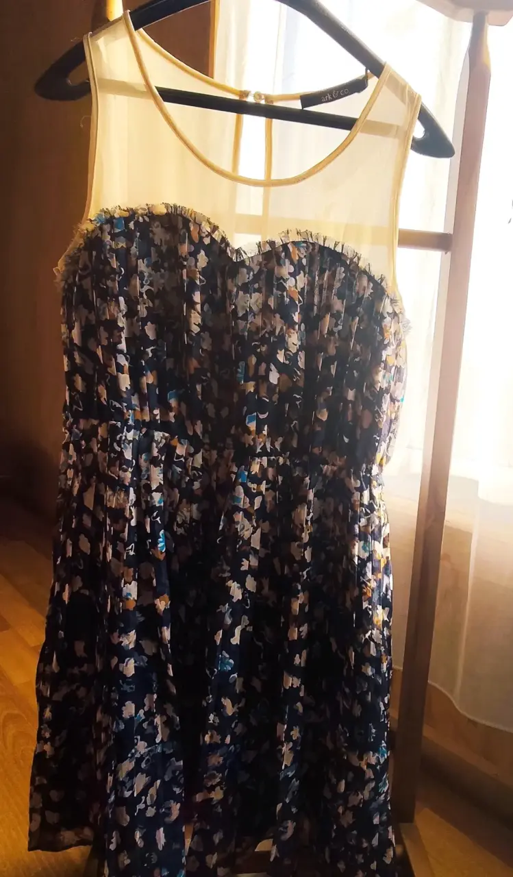 Vestido floral con malla - 1