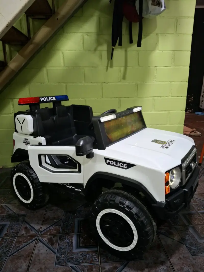 Auto de juguete policial eléctrico - 2