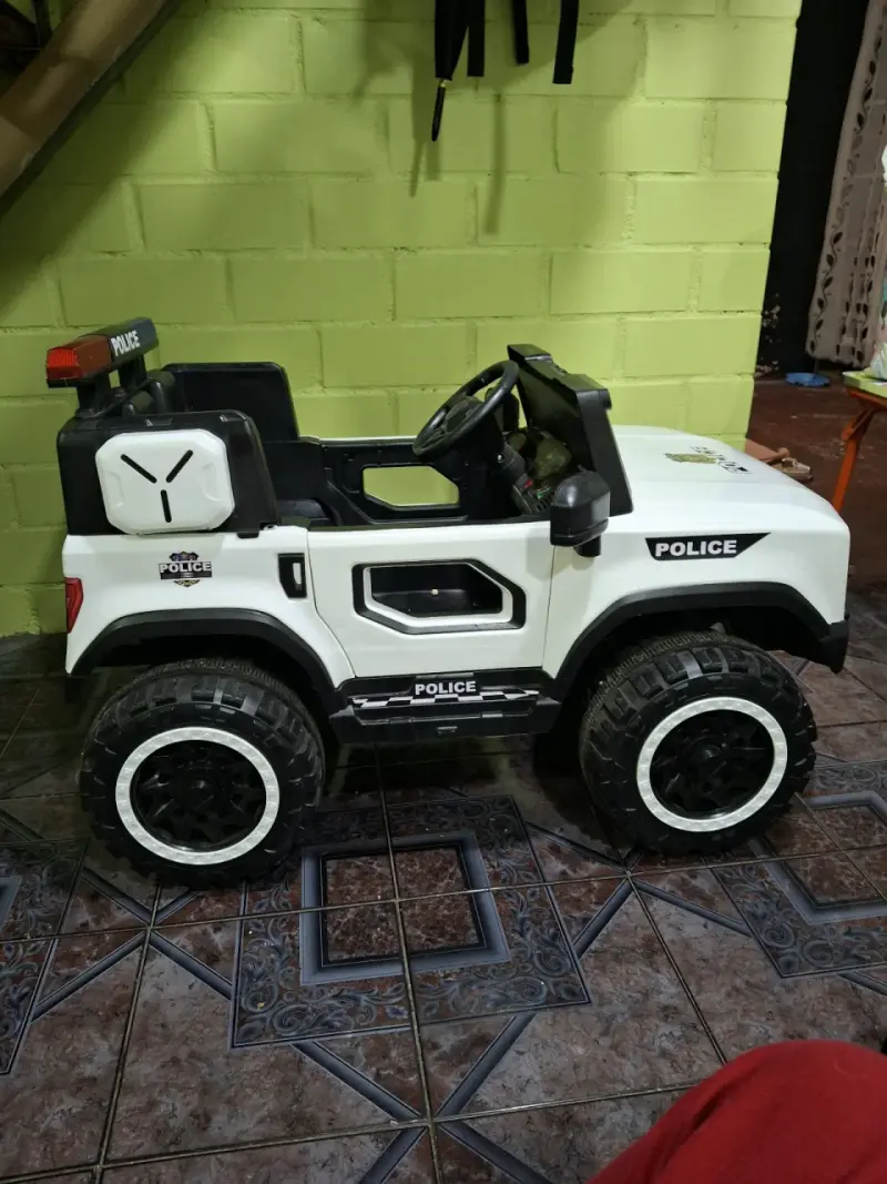 Auto de juguete policial eléctrico - 3