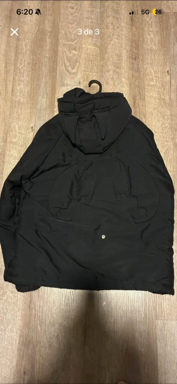 Chaqueta negra con capucha - 2
