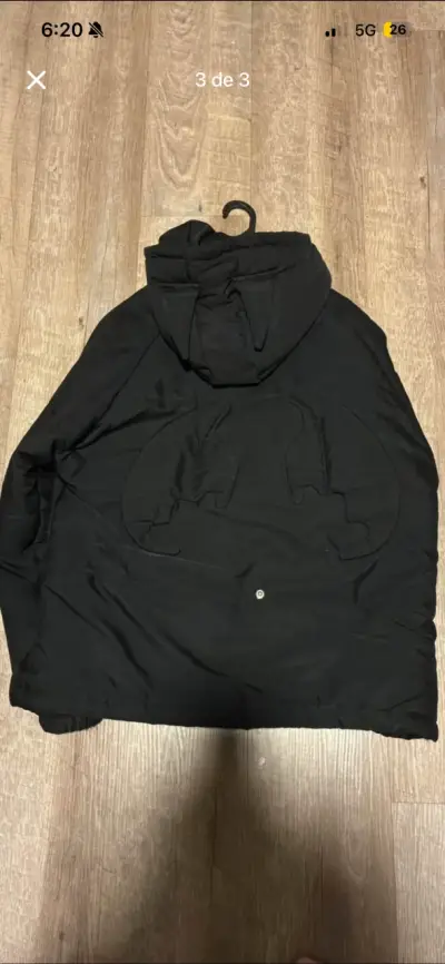 Chaqueta negra con capucha - miniatura 2