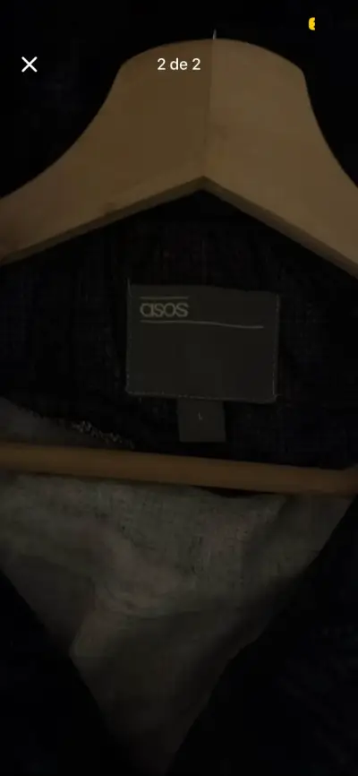 chaqueta negra con diseño hojas - miniatura 2