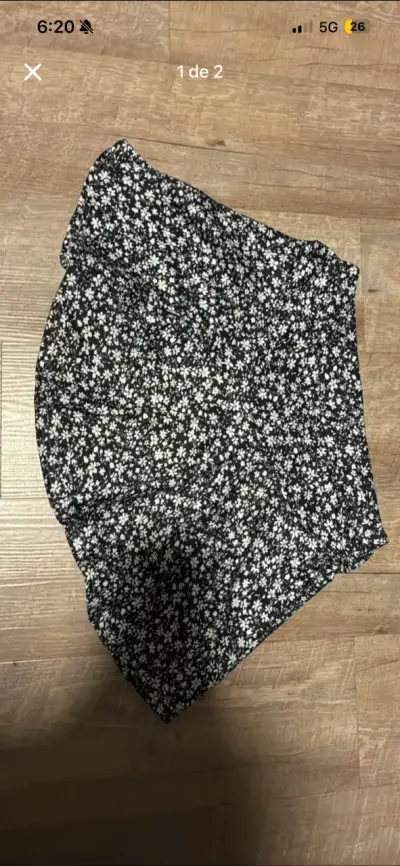 Falda corta floral en blanco y negro - miniatura 1