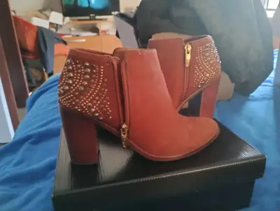 Botines mujer color marrón con tachas - miniatura 1