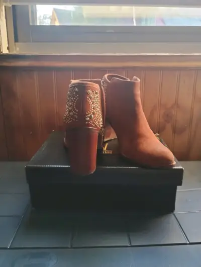 Botines mujer color marrón con tachas - miniatura 3